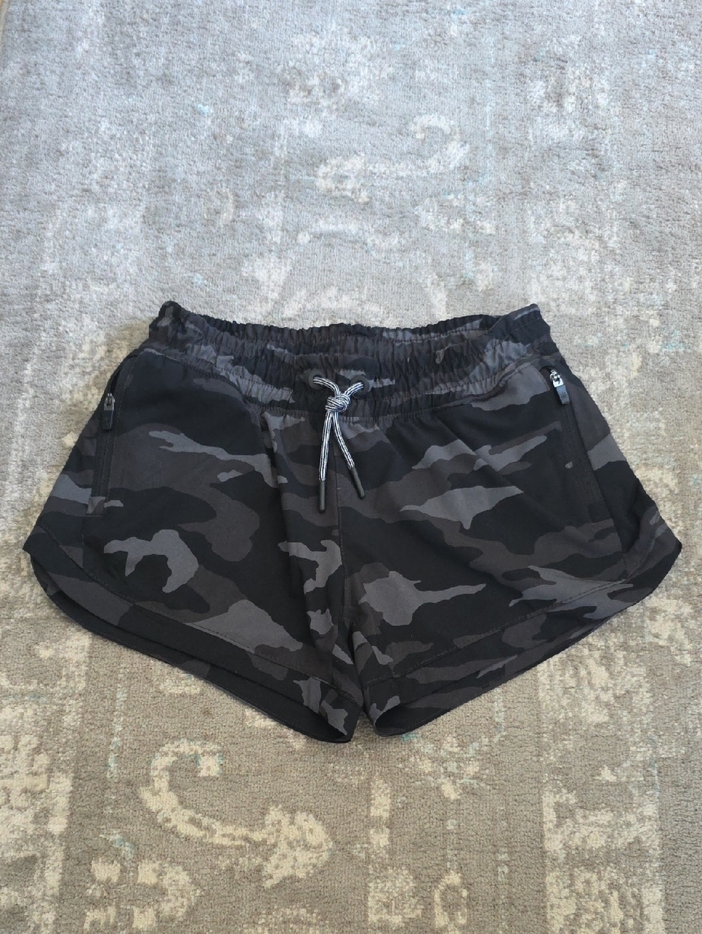 Athleta Girls Black & Gray Camo Athletic Shorts Medium 8-10
